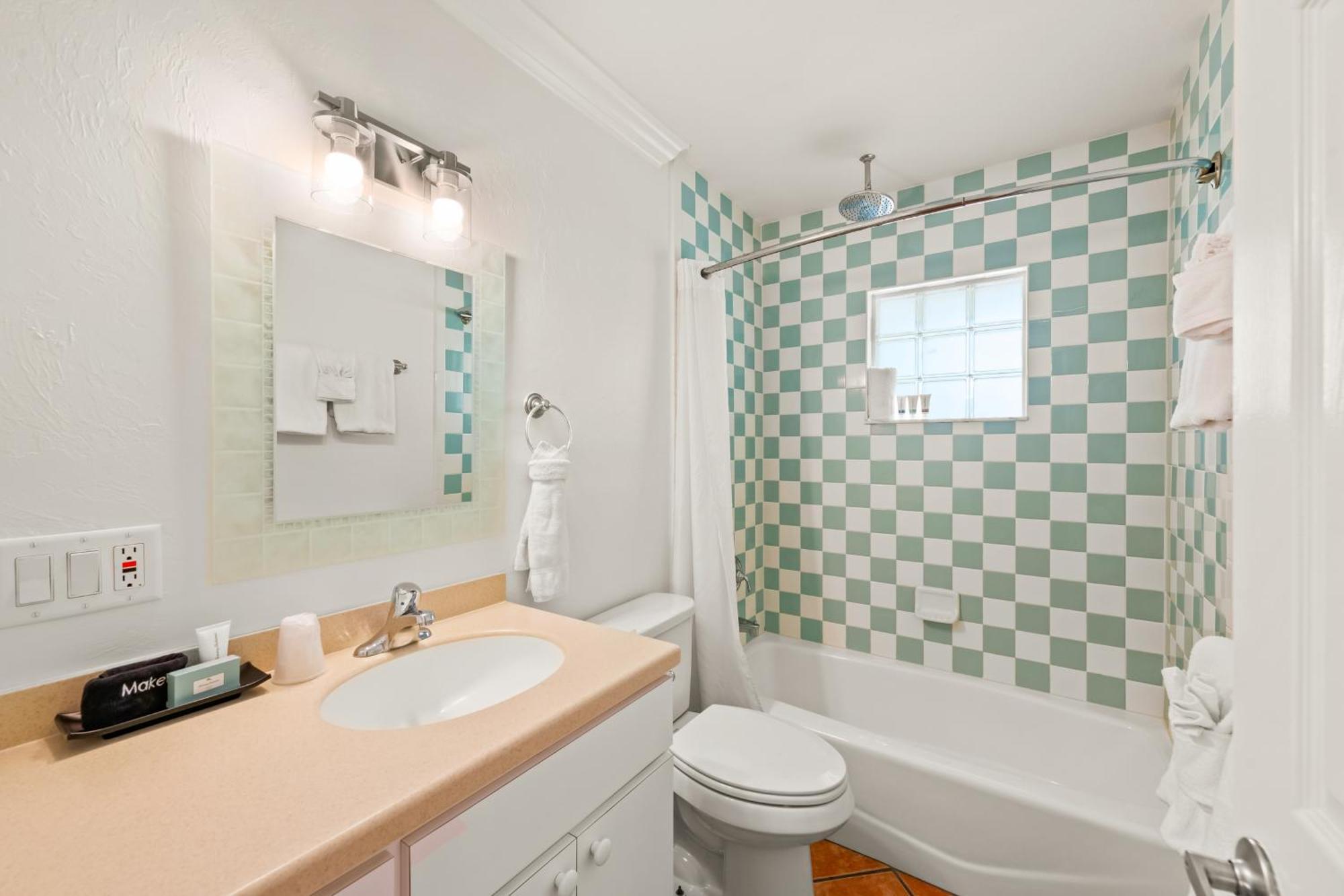 Tropic Isle At Anna Maria Island Inn Bradenton Beach Ngoại thất bức ảnh
